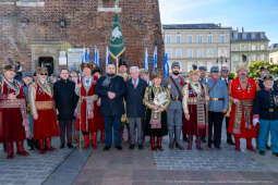rocznica wyzwolenia, władza zaborcza, 107 lat, Kracik, Kosek, wieża ratuszowa, kwiaty, posłowie, 