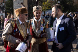 Kwesty na cmentarzach Rakowickim i Podgórskim z udziałem prezydenta Krakowa i jego zastępców