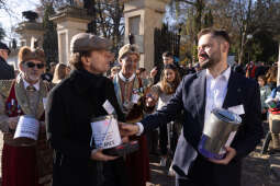 Kwesty na cmentarzach Rakowickim i Podgórskim z udziałem prezydenta Krakowa i jego zastępców