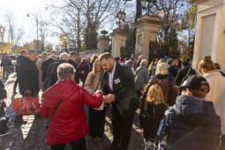 Kwesty na cmentarzach Rakowickim i Podgórskim z udziałem prezydenta Krakowa i jego zastępców