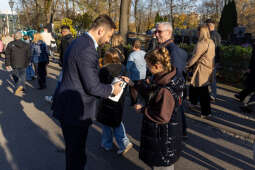 Kwesty na cmentarzach Rakowickim i Podgórskim z udziałem prezydenta Krakowa i jego zastępców