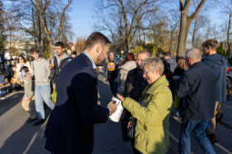 Kwesty na cmentarzach Rakowickim i Podgórskim z udziałem prezydenta Krakowa i jego zastępców