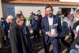 Kwesty na cmentarzach Rakowickim i Podgórskim z udziałem prezydenta Krakowa i jego zastępców