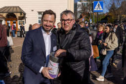 Kwesty na cmentarzach Rakowickim i Podgórskim z udziałem prezydenta Krakowa i jego zastępców