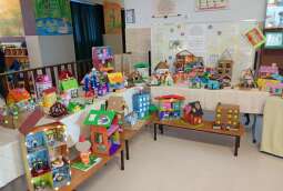 Dom Pełen Emocji, wystawa, Samorządowe Przedszkole nr 6 im. H. Jordana w Krakowie.jpg