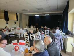 6TYDE8Kh.jpg-Koncert Ewy Błoch z okazji Święta Niepodległości w DPS przy ul. Nowaczyńskiego.