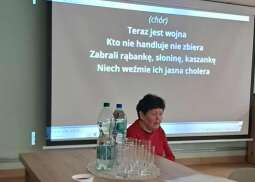 8yIJgWCt.jpg-W świecie karaoke – spotkanie muzyczne w DPS Łanowa 41.