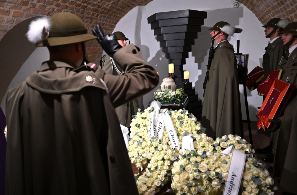 ARB_0041.jpg-Pogrzeb, Penderecka  Autor: B. Świerzowski