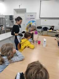 1. Fot. Agnieszka OtwinowskaUMK.jpg-Warsztaty żywieniowe w ramach Akademii Bohaterów Klimatu