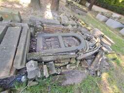 Stary Cmentarz Podgórski 10.jpg-Rewaloryzacja Starego Cmentarza Podgórskiego nabiera tempa