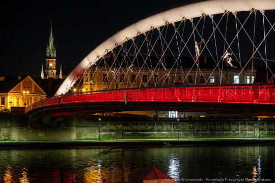 Dzieciństwo bez przemocy, zdjęcia, kładka, Bernatka, podświetlenie, czerwony, dzieci, Kraków