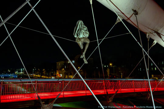 Dzieciństwo bez przemocy, zdjęcia, kładka, Bernatka, podświetlenie, czerwony, dzieci, Kraków