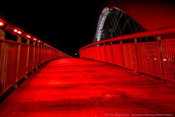 Dzieciństwo bez przemocy, zdjęcia, kładka, Bernatka, podświetlenie, czerwony, dzieci, Kraków