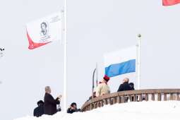 NTVWRtTQ.jpeg-Flagi Miasta Krakowa i Komitetu Kopca Kościuszki na szczycie kopca