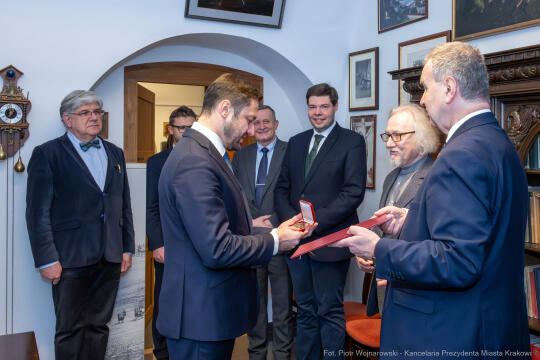 PW_631_ 008_fot. Piotr Wojnarowski.jpg-Flaga, podniesienie, Kopiec Kościuszki, Miszalski, zdjęcia