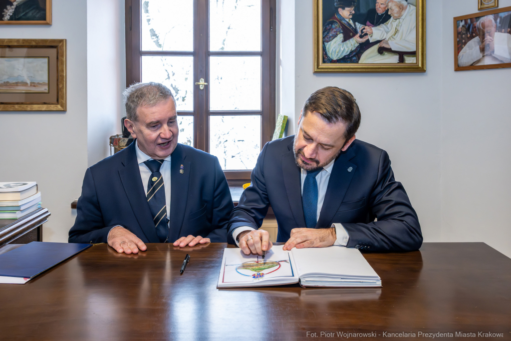 PW_631_ 013_fot. Piotr Wojnarowski.jpg-Flaga, podniesienie, Kopiec Kościuszki, Miszalski, zdjęcia  Autor: P. Wojnarowski