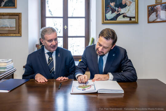 PW_631_ 013_fot. Piotr Wojnarowski.jpg-Flaga, podniesienie, Kopiec Kościuszki, Miszalski, zdjęcia