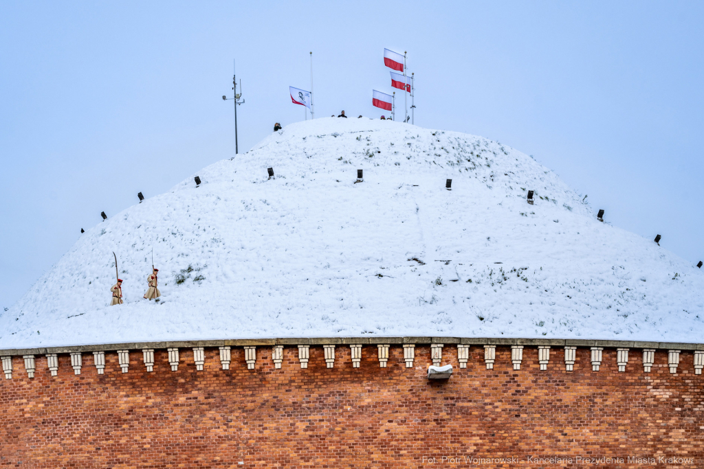 PW_631_ 018_fot. Piotr Wojnarowski.jpg-Flaga, podniesienie, Kopiec Kościuszki, Miszalski, zdjęcia  Autor: P. Wojnarowski