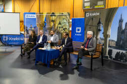 0S4A2393.jpg-Spotkanie na „ławce dialogu” w Bronowicach