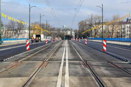 20251128-0S4A3884.jpg-Samochody wróciły na most Grunwaldzki dwa tygodnie przed terminem