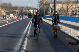 20251128-0S4A3972.jpg-Samochody wróciły na most Grunwaldzki dwa tygodnie przed terminem