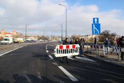 20251128-0S4A4067.jpg-Samochody wróciły na most Grunwaldzki dwa tygodnie przed terminem