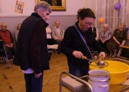 DSCF1395.jpg-Andrzejki 2025 w naszym Domu.