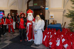 0S4A7254.jpg-Prezenty dla dzieci ze szpitala Żeromskiego