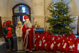 0S4A7270.jpg-Prezenty dla dzieci ze szpitala Żeromskiego