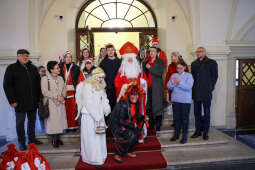 8L8A0515.jpg-Prezenty dla dzieci ze szpitala Żeromskiego