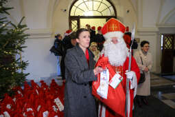 8L8A0555.jpg-Prezenty dla dzieci ze szpitala Żeromskiego