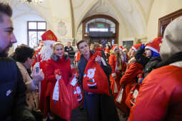 8L8A0591.jpg-Prezenty dla dzieci ze szpitala Żeromskiego