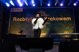 0S4A7661.jpg-Muzyczne rozświetlenie choinki na Rynku Głównym