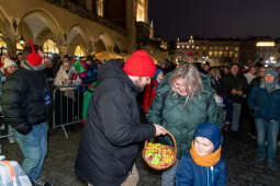 0S4A7728.jpg-Muzyczne rozświetlenie choinki na Rynku Głównym