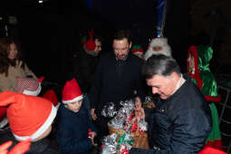 0S4A7957.jpg-Muzyczne rozświetlenie choinki na Rynku Głównym