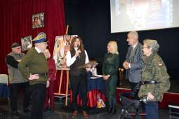 Dyrektor , prowadzący i jurorzy wraz z laureatami głównej nagrody