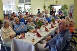 Uczestnicy spotkania wspólnie śpiewający