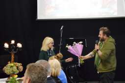 Pani Dyrektor w trakcie podziękowań od pracowników