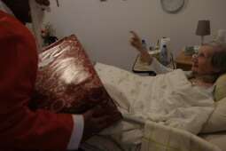 DSCF1433.jpg-Mikołajkowy finał pełen wzruszeń w Domu Helclów.