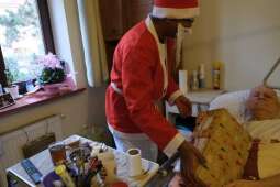 DSCF1451.jpg-Mikołajkowy finał pełen wzruszeń w Domu Helclów.