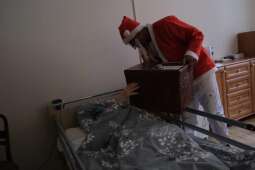 DSCF1453.jpg-Mikołajkowy finał pełen wzruszeń w Domu Helclów.