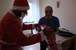 DSCF1459.jpg-Mikołajkowy finał pełen wzruszeń w Domu Helclów.