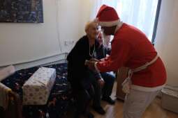 DSCF1464.jpg-Mikołajkowy finał pełen wzruszeń w Domu Helclów.