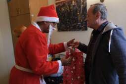 DSCF1466.jpg-Mikołajkowy finał pełen wzruszeń w Domu Helclów.