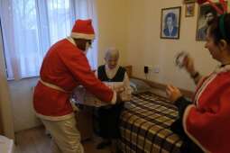 DSCF1468.jpg-Mikołajkowy finał pełen wzruszeń w Domu Helclów.