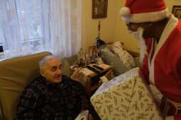 DSCF1473.jpg-Mikołajkowy finał pełen wzruszeń w Domu Helclów.