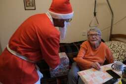 DSCF1475.jpg-Mikołajkowy finał pełen wzruszeń w Domu Helclów.