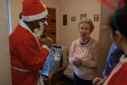 DSCF1483.jpg-Mikołajkowy finał pełen wzruszeń w Domu Helclów.