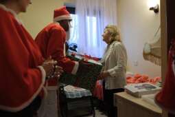 DSCF1492.jpg-Mikołajkowy finał pełen wzruszeń w Domu Helclów.