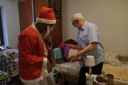 DSCF1497.jpg-Mikołajkowy finał pełen wzruszeń w Domu Helclów.